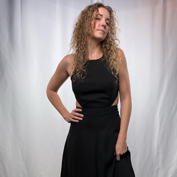 Lulus Open Back Sleevelss Flowing Midi Dress in Black Size‎ Small - Picture 2 of 10